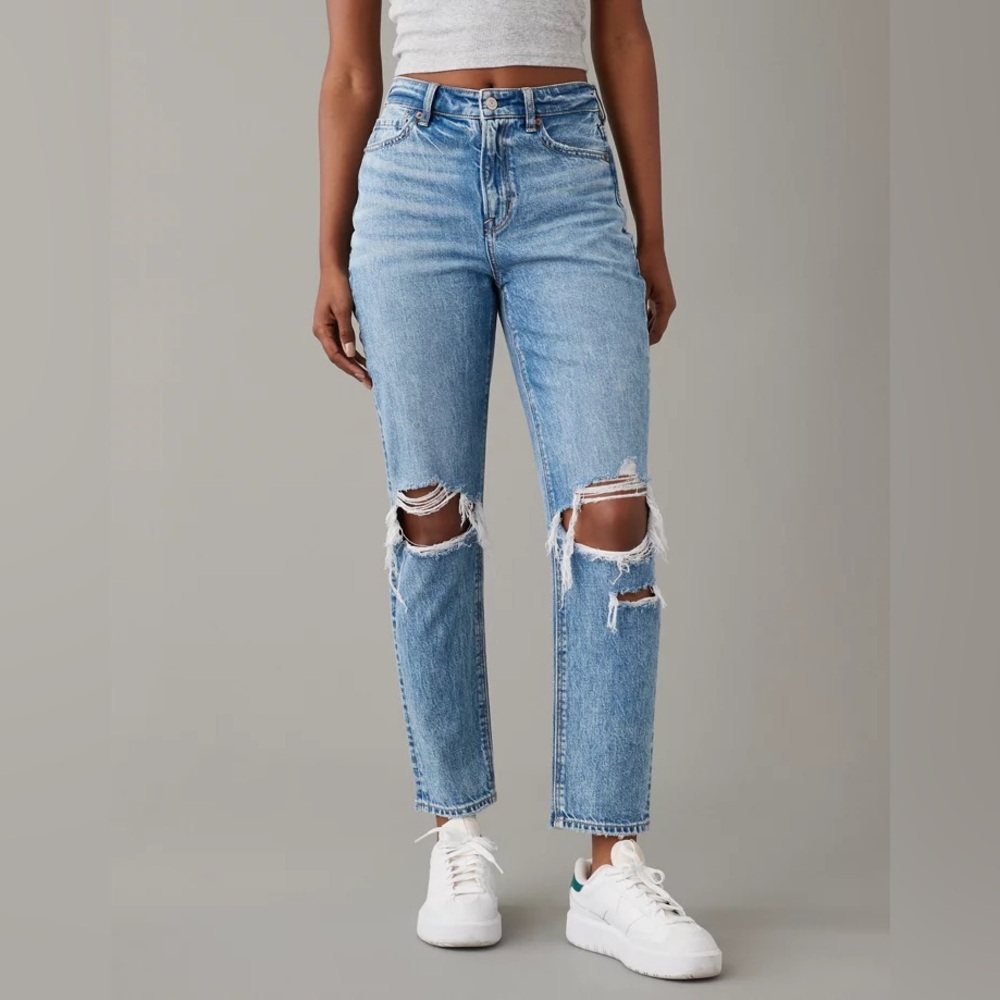NWT- American Eagle Strigid Ripped Mom Jeans in Blown Out Blue- Size 00 Long